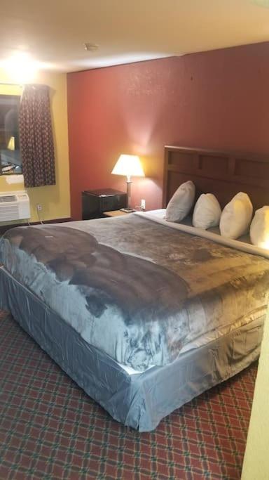 Hotel 2 Queens Hotel Room 130 Booking Stillwater Extérieur photo
